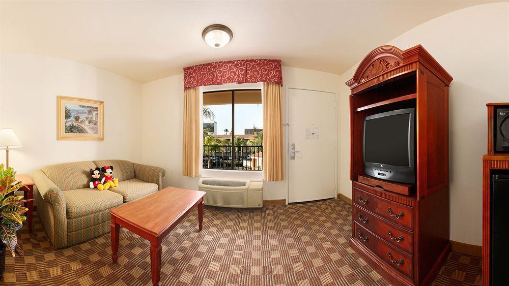 Cortona Inn And Suites Anaheim Resort Esterno foto