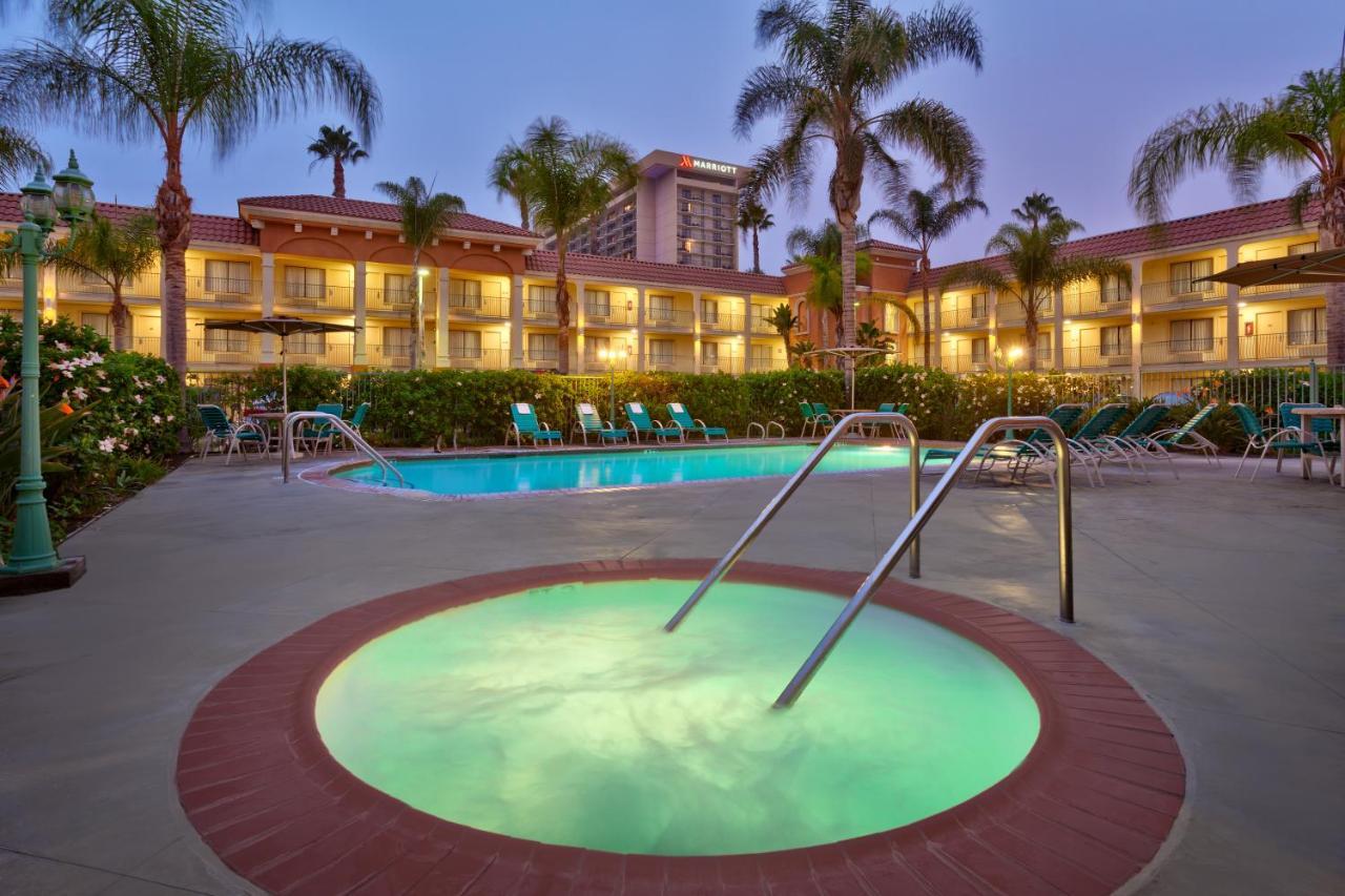 Cortona Inn And Suites Anaheim Resort Esterno foto