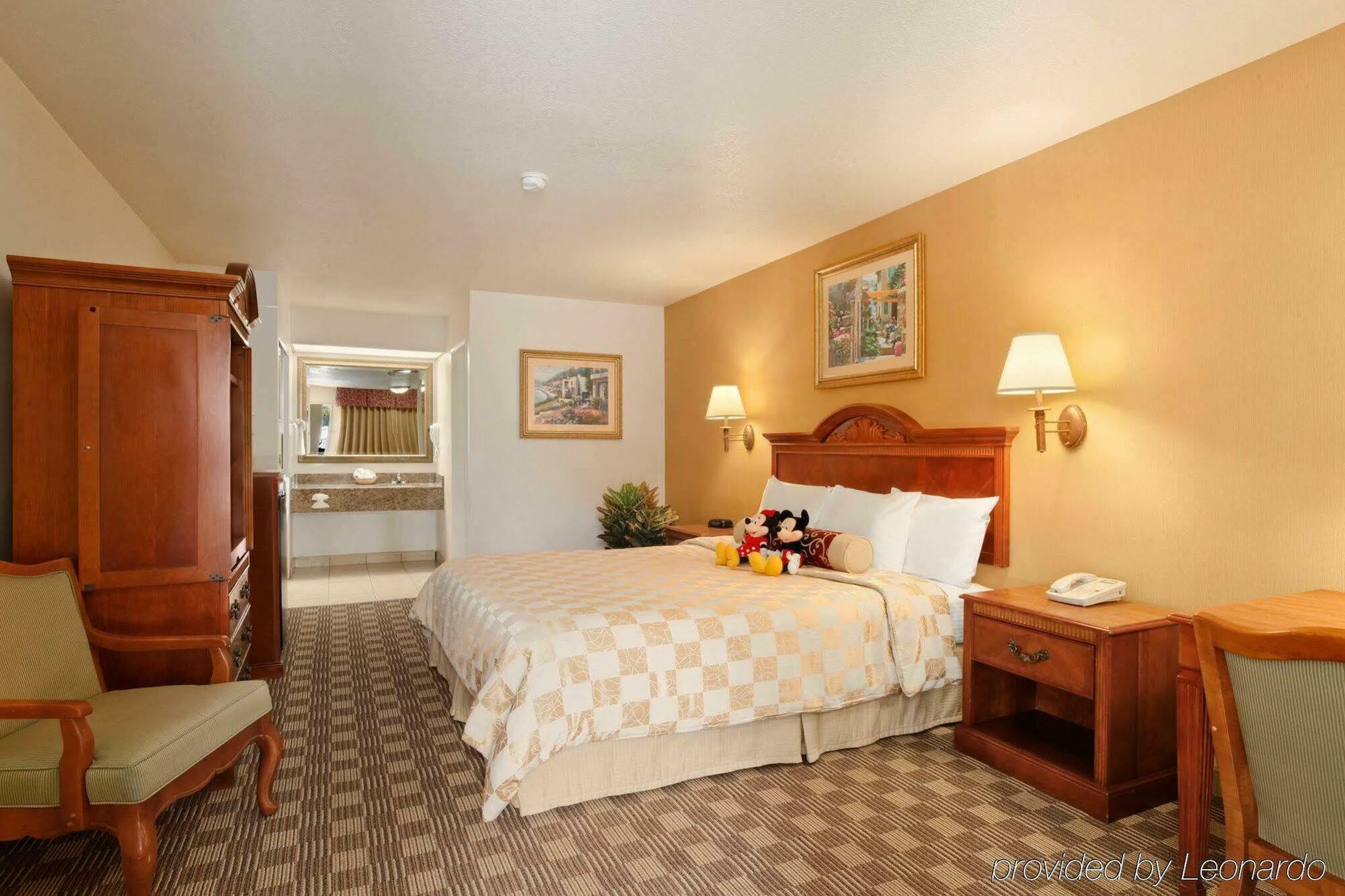 Cortona Inn And Suites Anaheim Resort Esterno foto